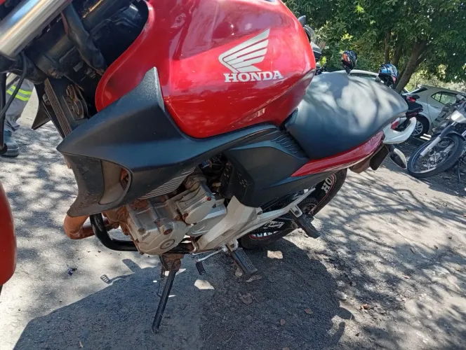 Vendo cb 300 moto toda revisada