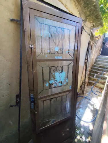 DESAPEGO Porta com vidro e chave