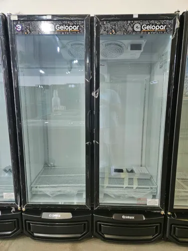 cervejeira expositora dupla 950 litros Gelopar nova