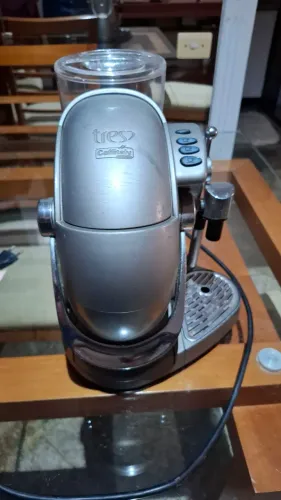 Cafeteira  expresso  três corações  com.vaporizador