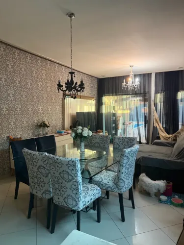 Mesa de sala de jantar com 8 cadeiras