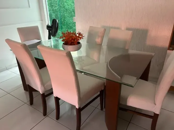 Conjunto Mesa de Vidro com Seis Cadeiras