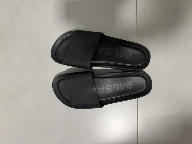 Chinelo melissa preto tamanho 43/44