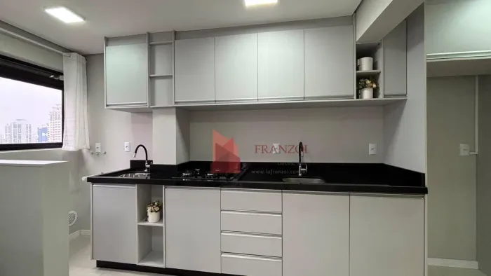 LOCAÇÃO - loft semimobiliado com sacada - Fazenda, Itajaí