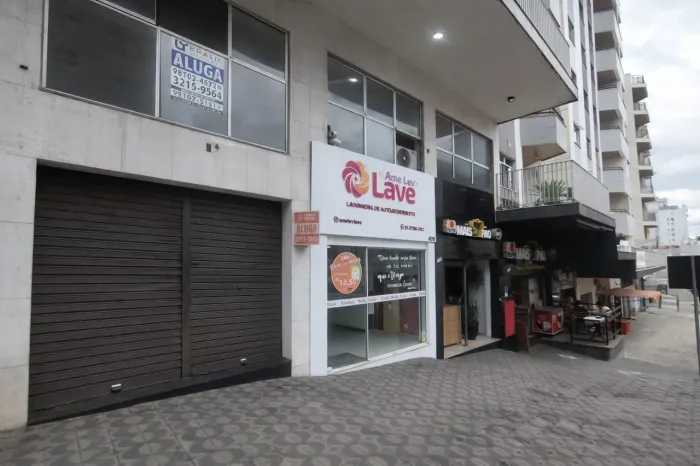 Locação - Loja e sobreloja na Olegário Maciel no Bairro Santa Helena