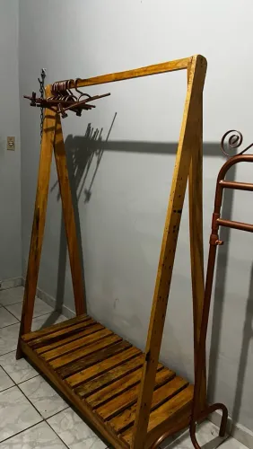 Vende-se arara de madeira nova