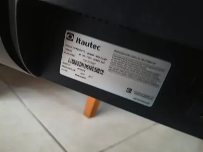 ]2 Monitores 18.5" Itautec InfoWay para Retirada de Peças