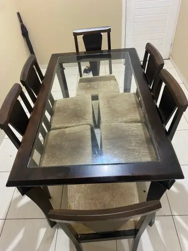 Mesa madeira de lei e conjunto de cadeiras