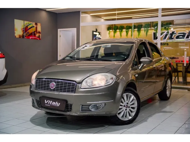 Fiat Linea Essence 1.8 Flex 16V 4P 2013
