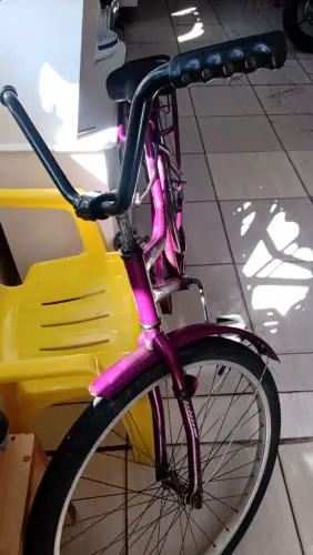 Vendo uma bicicleta tropical super boa valor 400 reais oije troco num relógio oriente otom