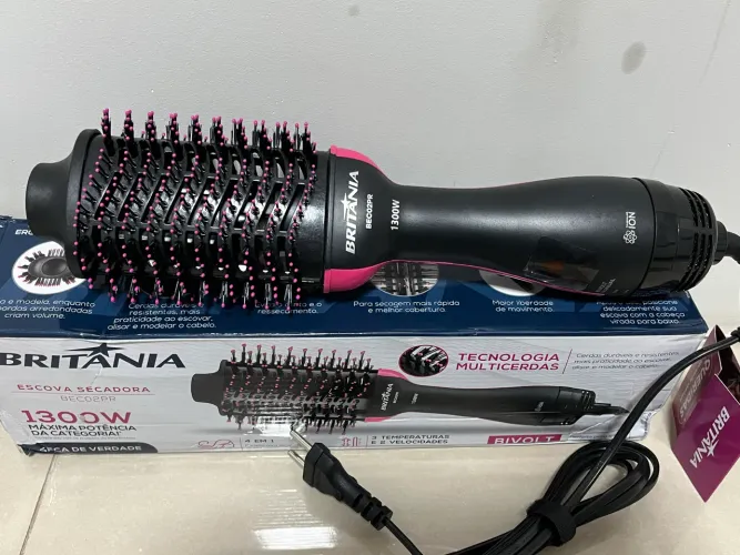 Escova secadora de cabelos 1300w - Novo