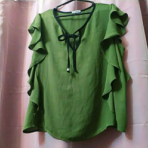 Blusa feminina tecido chiffon semi-nova social verde oliva M