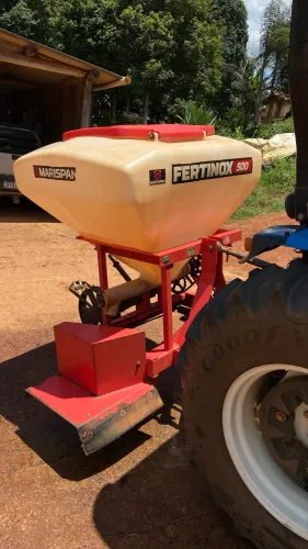Adubadeira Fertinox 500 Marispam
