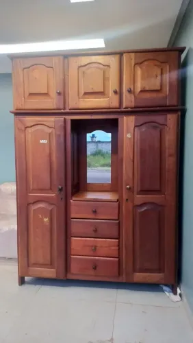 Guarda Roupa em Madeira de Lei