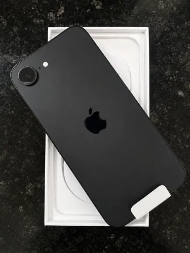 iPhone 16e