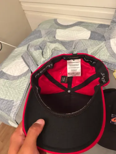 Bonés QUICKSILVER À VENDA! Dois por R$400
