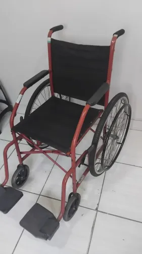 Cadeira de rodas em bom estado