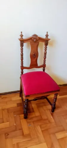 Cadeira antiga