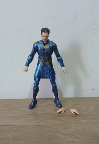 Boneco IKaris Marvel Legends. Leia a descrição!
