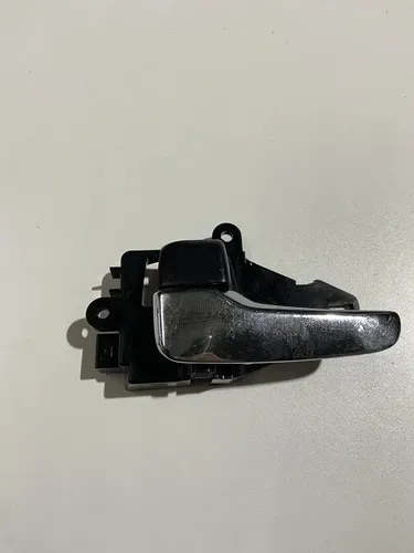 Maçaneta Int Dianteira Esquerda Mitsubishi Lancer 2014/2016 Prateado Dianteira