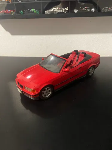 BMW 325i 1/18 MAISTO
