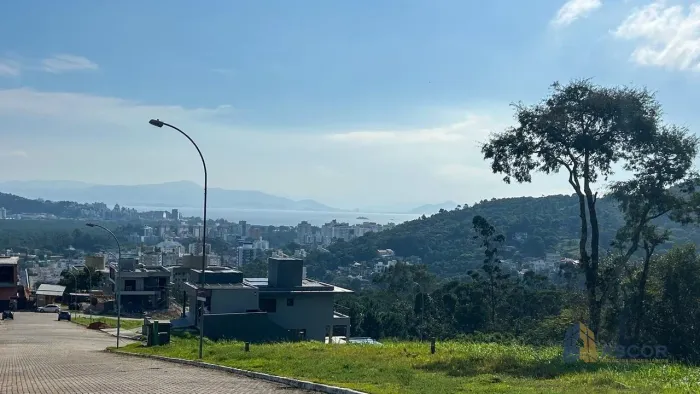 Terreno à Venda no Itacorubi Florianópolis 495m² em Loteamento Alto Padrão Próximo SC 401
