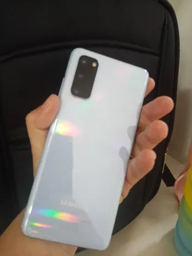 Samsung Galaxy S20 com defeitos 