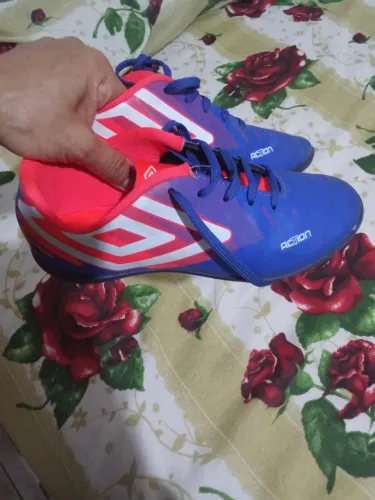 Chuteira Society Umbro Action Tam. 32 - Quase Nova - R$ 80