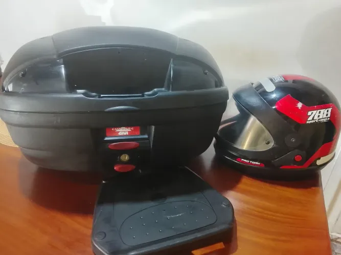 BAU E CAPACETE EXCELENTE.