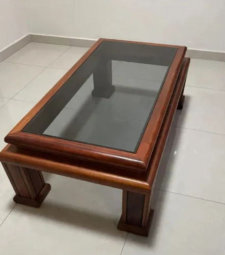 Mesa de centro madeira maciça nobre 1,20m + vidro fumê - Luxo