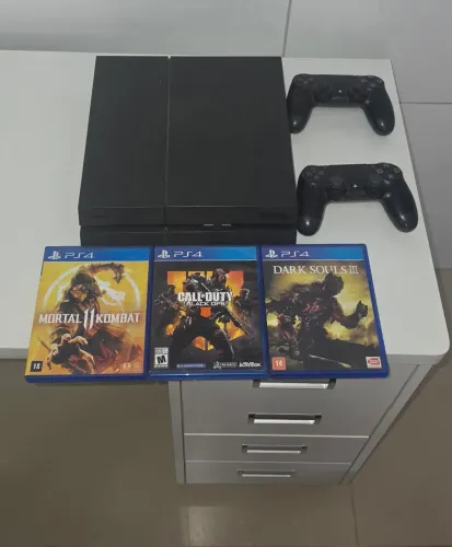 PS4 500GB + 2 Controles Originais + 3 Jogos