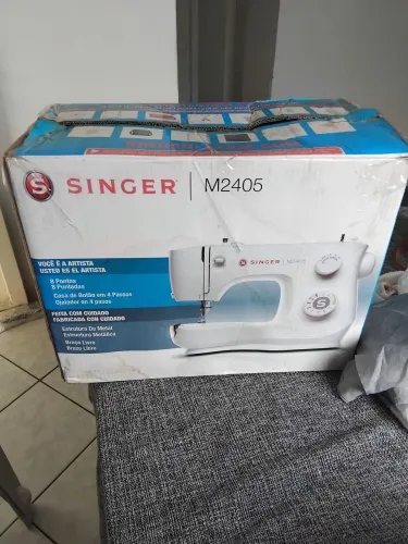 Máquina de Costura Singer M2405 - 8 Pontos - Com Pedal