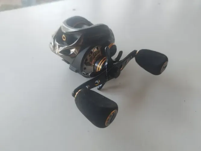 Carretilha de pesca Rapala modelo Amazônia 201Z manivela esquerda