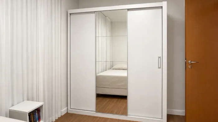 Guarda-roupa Casal MDP Branco com Espelho - Usado
