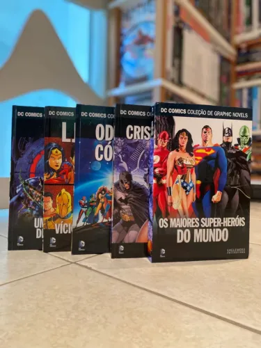 (ESTADO DE NOVO) Kit 5 HQs DC Comics Eaglemoss - Crise Infinita, Alex Ross e mais