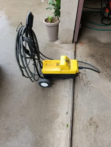 LAVADORA DE ALTA PRESSÃO KARCHER HD 585 220v PROFISSIONAL
