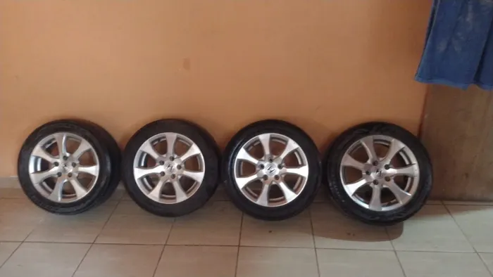 Jogo de 4 Rodas com pneus Honda Civic Sedan EXR 2014 originais