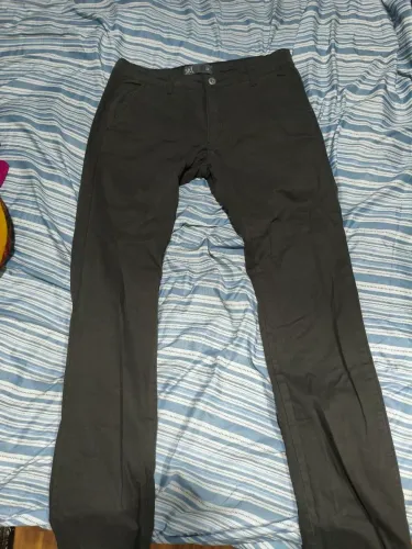 Calça jeans cinza escuro
