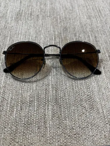 Óculos de sol RAY-BAN modelo RB 3447N