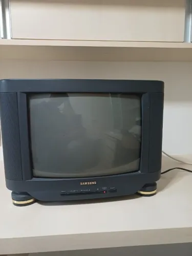 TV de Tubo Samsung 14" CRT CN-3383V - Entrada AV (Ideal Retrogames / Consoles)
