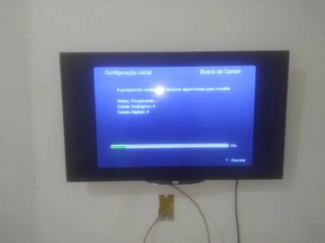 Tv AOC 32 Polegadas não é Smart com defeito leia o anúncio