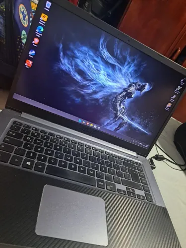 Notebook i5 8° geração 16 GB de ram e placa de vídeo 2gb