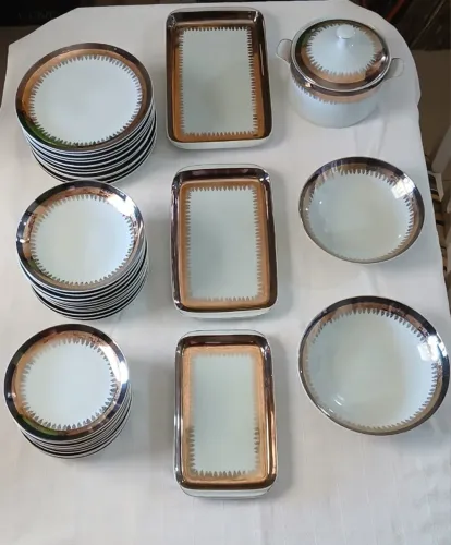Louças de porcelana semi nova, ótimo estado e lindas.