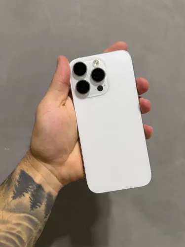 iPhone 16 Pro Silver