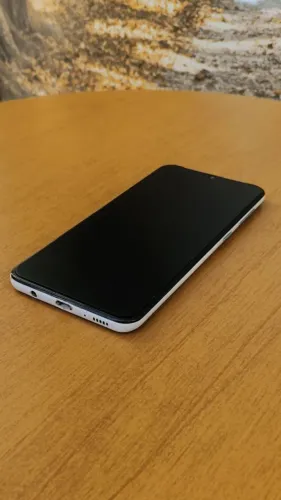 Samsung Galaxy A30s. (Usado). Com película de privacidade e com capinha da cor preta.