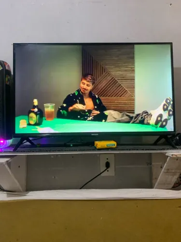 Vendo tv SEMP 42 polegadas