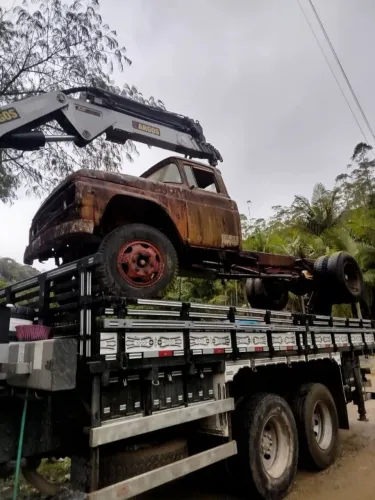 Vendo Caminhão f600 com motor MB 1111