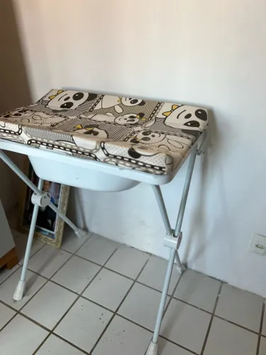 Banheira com trocador de bebê 