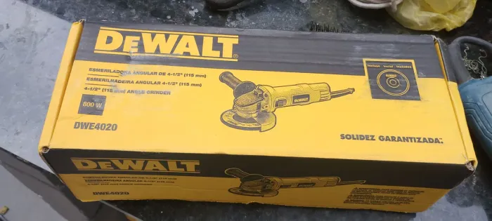 Lixadeira dewalt nova