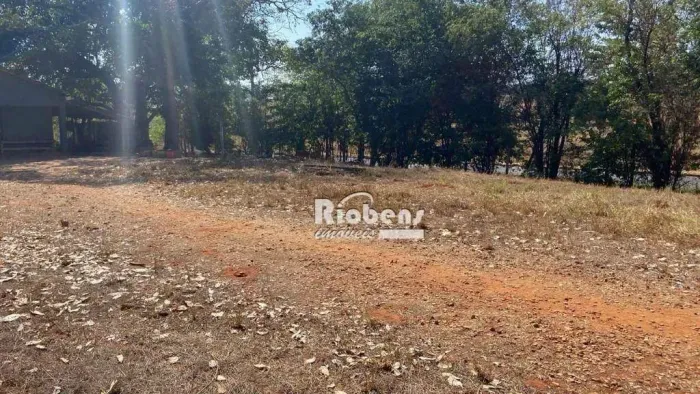 ÁREA RESIDENCIAL E COMERCIAL - CERCADO DE BAIRROS URBANIZADOS